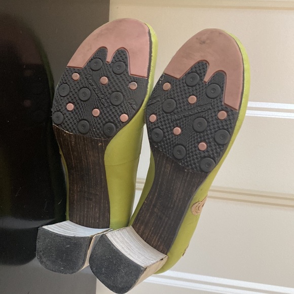 MORENATO Lime green funky heels.  Super comfortable with cool tan swirl details. - Picture 4 of 12